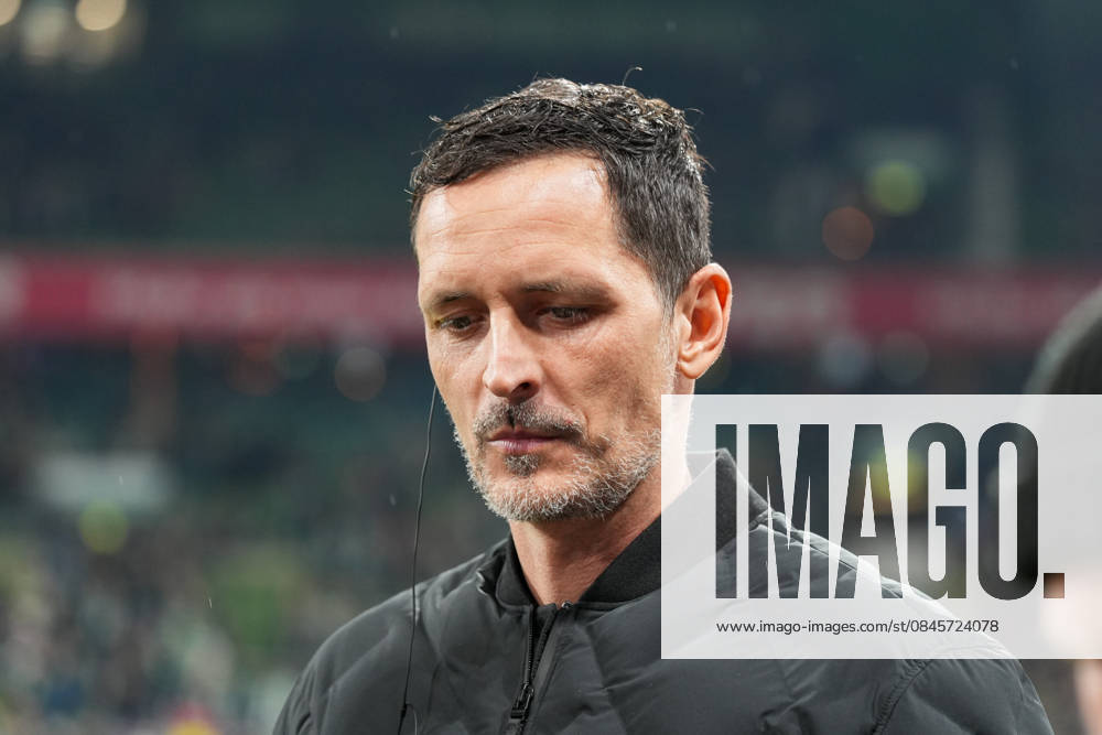 Deutschland: Fussball Bundesliga, Saison 2025 26, 18. Spieltag - SV Werder Bremen vs Eintracht Frankfurt, 16.01.2026, Weserstadion (Bremen) Dino Toppmöller (Eintracht Frankfurt, Cheftrainer) ohne Emotionen im Interview vor dem Spiel, Nahaufnahme, Portrait
