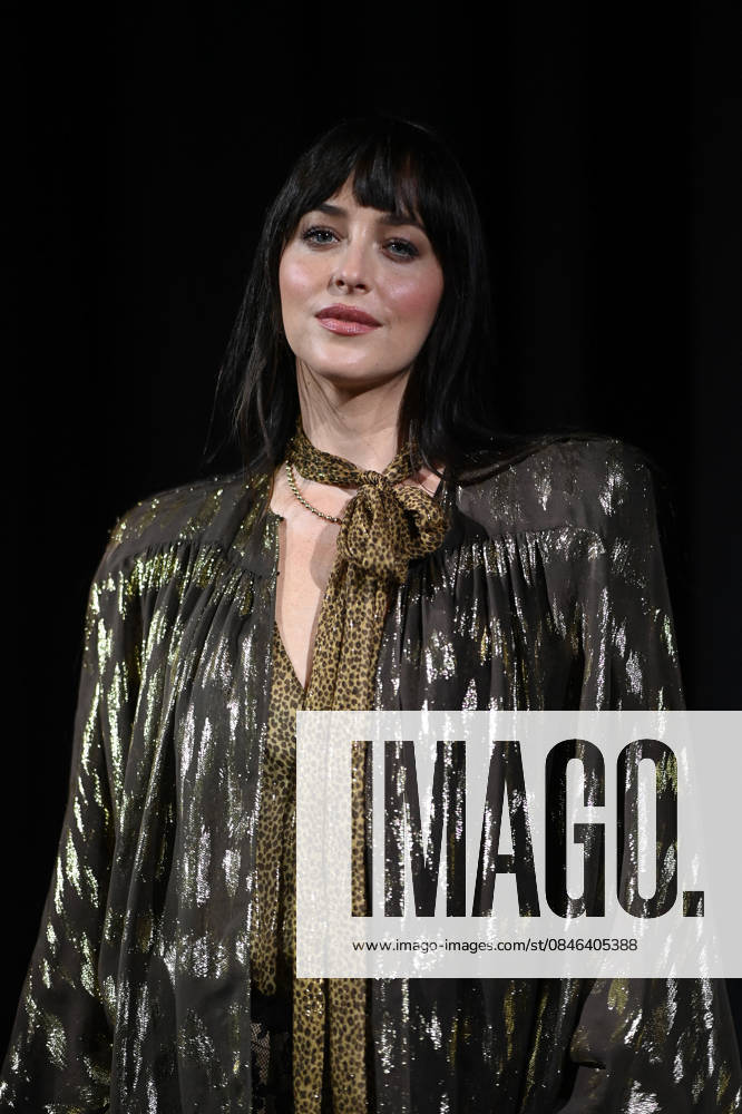 PFW - Valentino Photocall Dakota Johnson at the Valentino fashion show as part of Haute Couture Spring Summer 2026 on January 28, 2026 in Paris, France. Photo by Franck Castel ABACAPRESS.COM PAris France