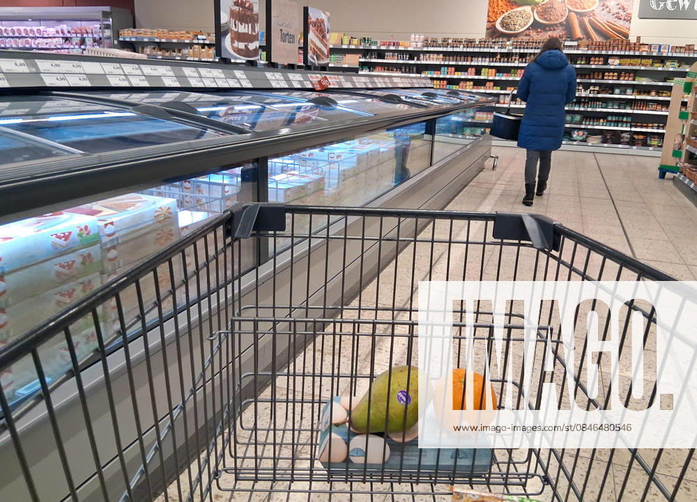 Marktkauf - Einkauf zu Zeiten von Inflation. Marktkauf - Einkauf in einem Supermarkt oder Discounter