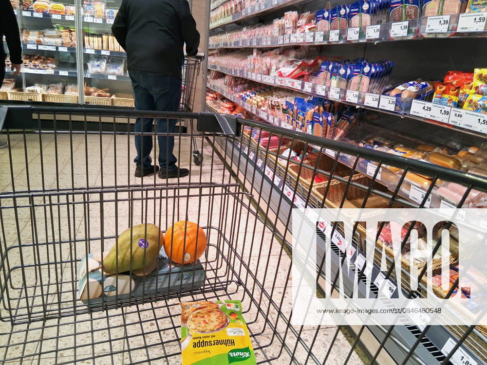 Marktkauf - Einkauf zu Zeiten von Inflation. Marktkauf - Einkauf in einem Supermarkt oder Discounter