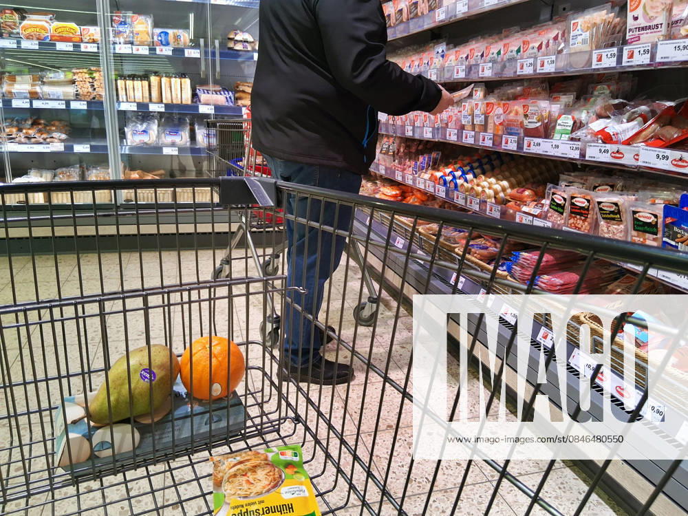 Marktkauf - Einkauf zu Zeiten von Inflation. Marktkauf - Einkauf in einem Supermarkt oder Discounter