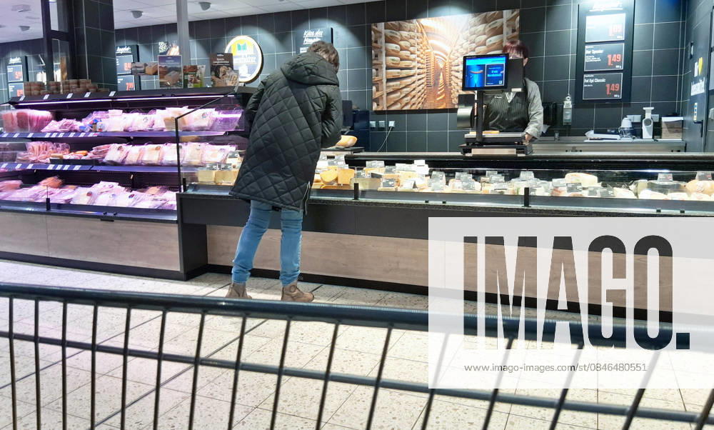Marktkauf - Einkauf zu Zeiten von Inflation. Marktkauf - Einkauf in einem Supermarkt oder Discounter