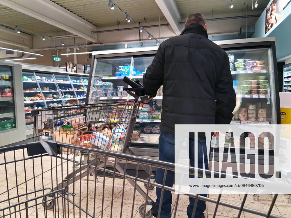 Marktkauf - Einkauf zu Zeiten von Inflation. Marktkauf - Einkauf in einem Supermarkt oder Discounter