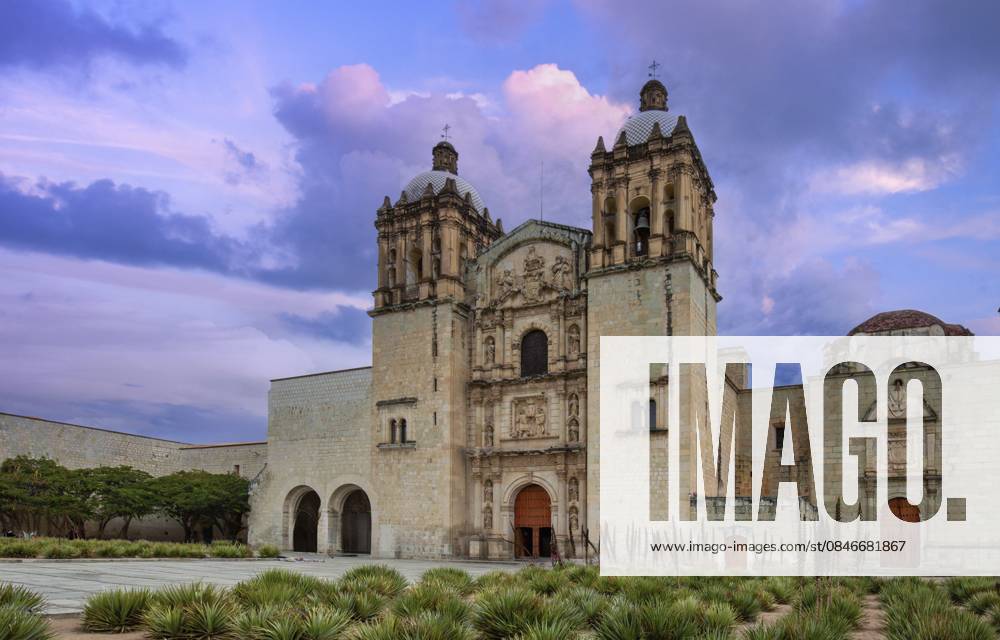 Mexiko, Wahrzeichen Kathedrale Santo Domingo im historischen Stadtzentrum von Oaxaca Mexico, Landmark Santo Domingo Cathedral in historic Oaxaca city center