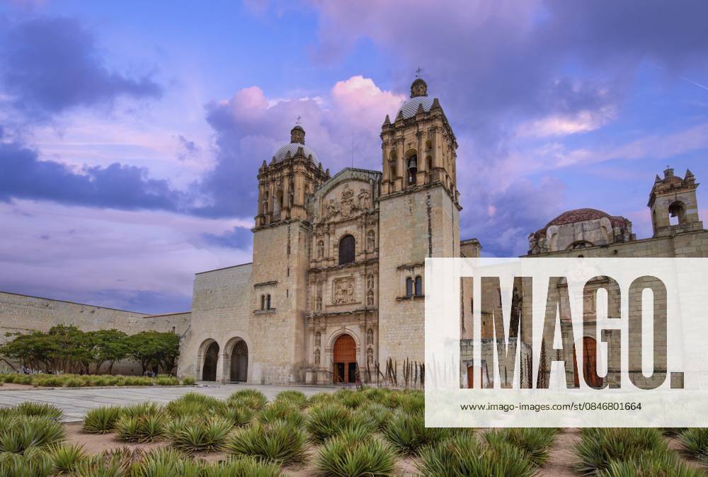 Mexiko, Wahrzeichen Kathedrale Santo Domingo im historischen Stadtzentrum von Oaxaca Mexico, Landmark Santo Domingo Cathedral in historic Oaxaca city center