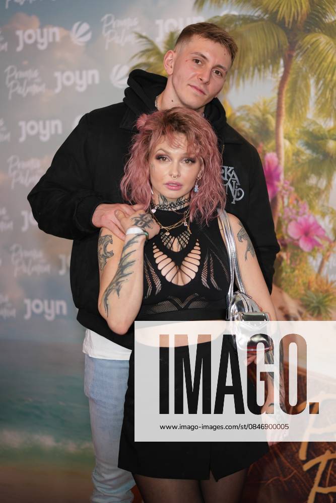 Promis unter Palmen Premiere 2026. Edith Stehfest und Freund Damian Beyert bei der Premiere des Realityformats Promis unter Palmen im CINENOVA Koeln am 04.02.2026. Koeln CINENOVA Nordrhein-Westfalen