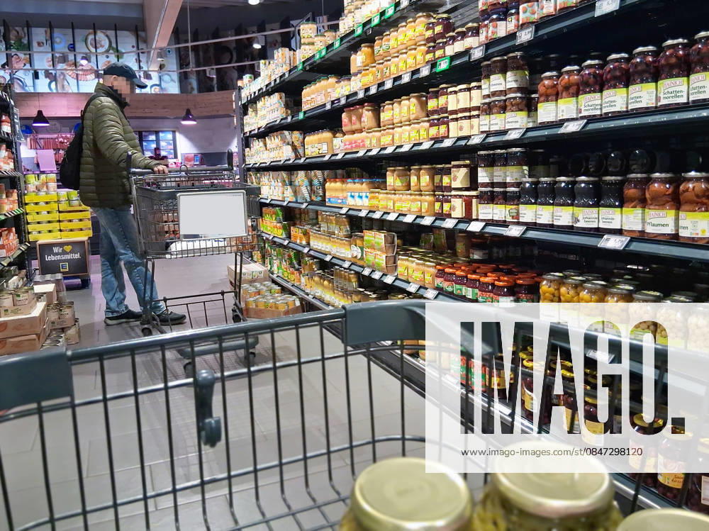 Marktkauf - Einkauf zu Zeiten von Inflation. Marktkauf - Einkauf in einem Supermarkt oder Discounter