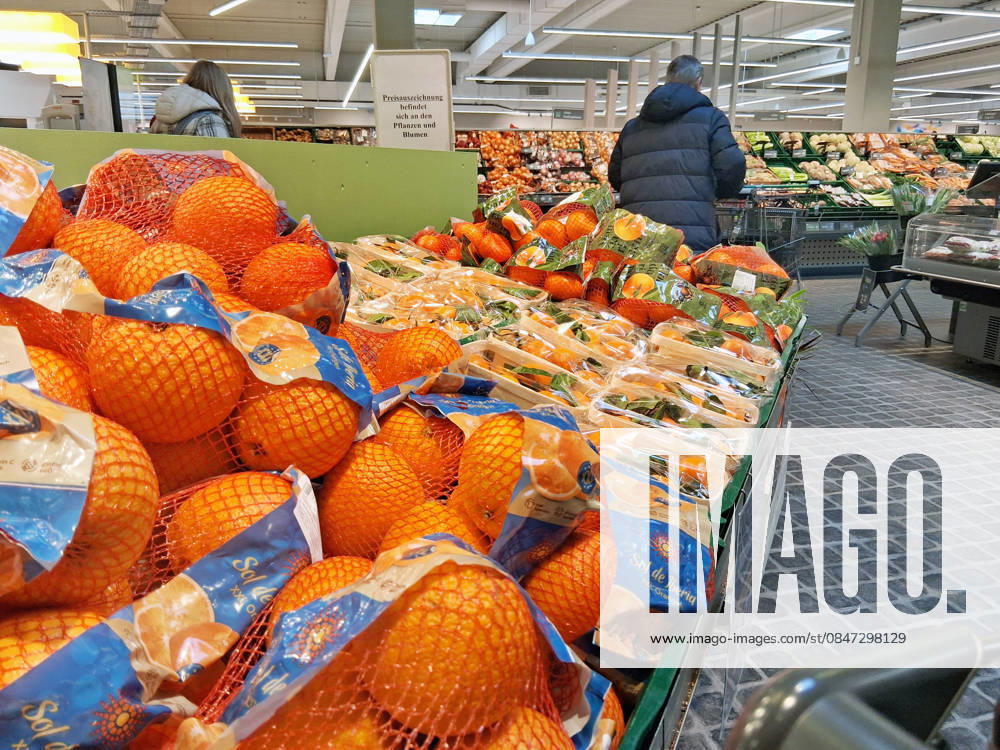 Marktkauf - Einkauf zu Zeiten von Inflation. Marktkauf - Einkauf in einem Supermarkt oder Discounter