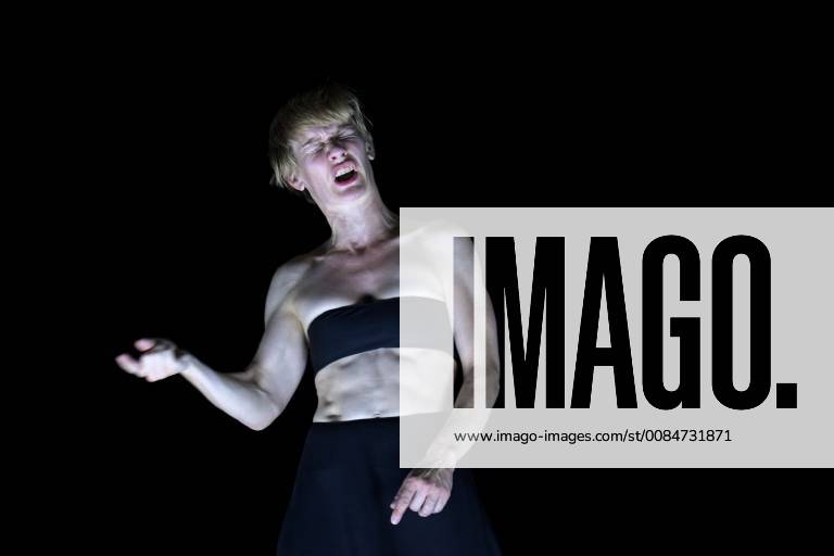 Aufführung der Oper Penthesilea im Landestheater Salzburg, im Rahmen der Salzburger Festspiele 2018. Dieses Bild zeigt die Schauspielerin Sandra Hüller als Penthesilea 2018 - Aufführung der Oper Penthesilea im Landestheater Salzburg, im Rahmen der Salzburger Festspiele 2018.