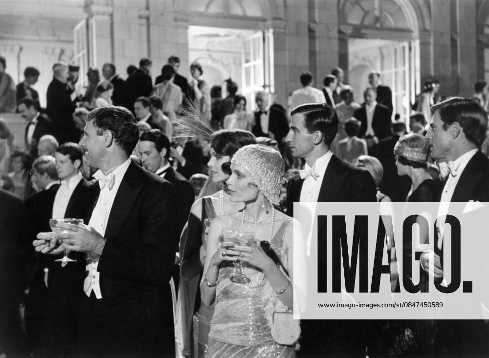Bruce Dern, Lois Chiles, Mia Farrow, Sam Waterston and Robert Redford in The Great Gatsby 1974 Paramount ** I.V. M.T.