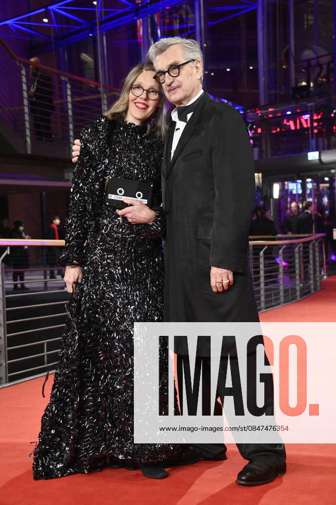 Wim Wenders mit Ehefrau Donata Wenders bei der Festivaleröffnung mit der Premiere des Kinofilms No Good Men auf der Berlinale 2026 76. Internationale Filmfestspiele Berlin im Berlinale Palast. Berlin