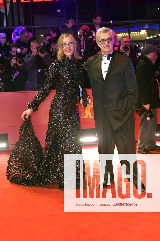 Wim Wenders mit Ehefrau Donata Wenders bei der Festivaleröffnung mit der Premiere des Kinofilms No Good Men auf der Berlinale 2026 76. Internationale Filmfestspiele Berlin im Berlinale Palast. Berlin
