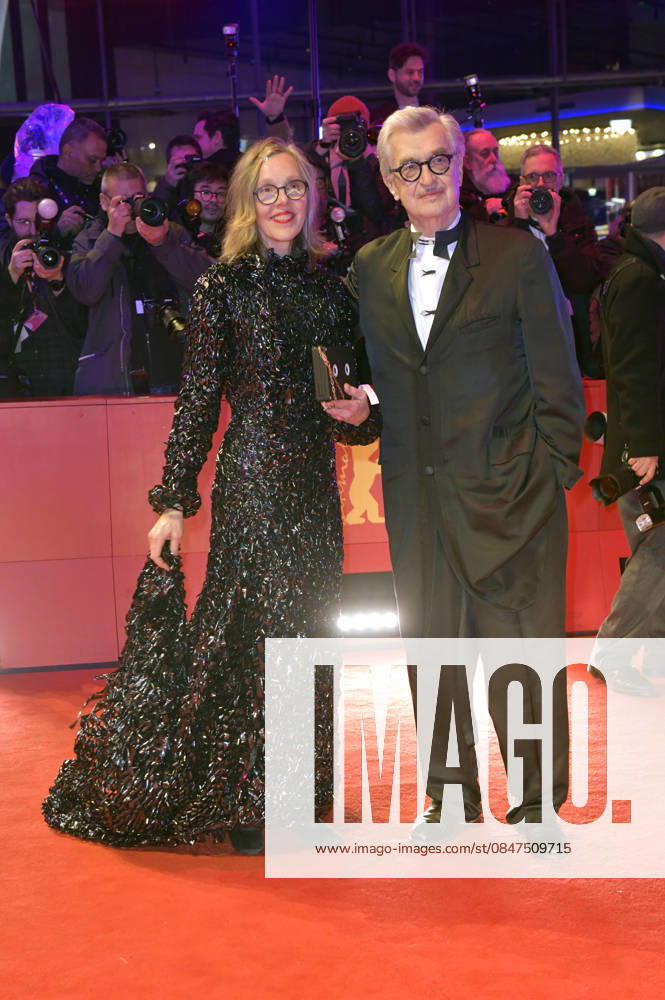 Wim Wenders mit Ehefrau Donata Wenders bei der Festivaleröffnung mit der Premiere des Kinofilms No Good Men auf der Berlinale 2026 76. Internationale Filmfestspiele Berlin im Berlinale Palast. Berlin