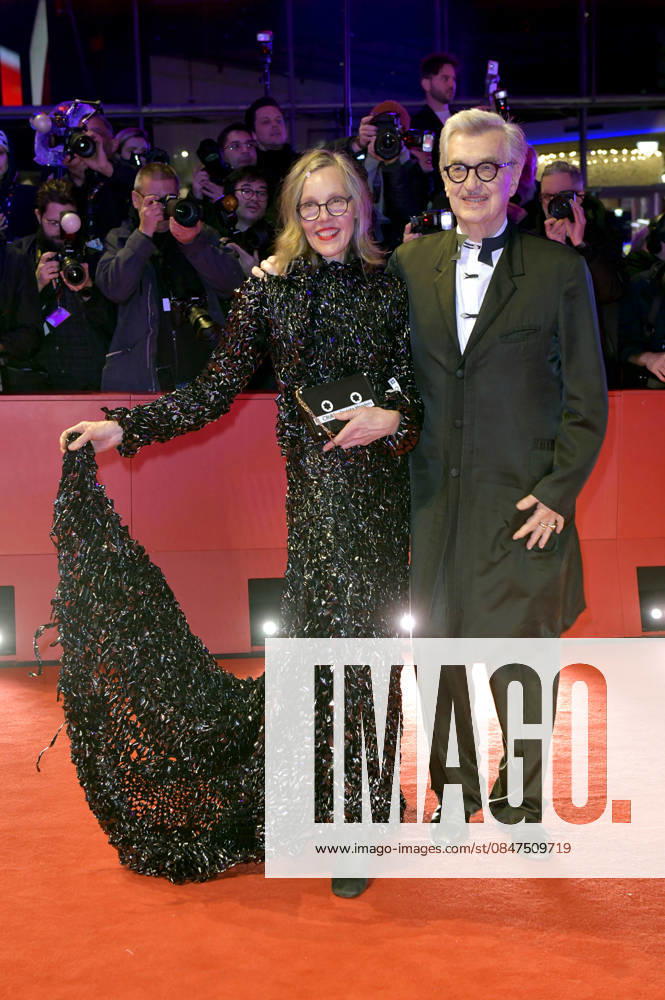 Wim Wenders mit Ehefrau Donata Wenders bei der Festivaleröffnung mit der Premiere des Kinofilms No Good Men auf der Berlinale 2026 76. Internationale Filmfestspiele Berlin im Berlinale Palast. Berlin