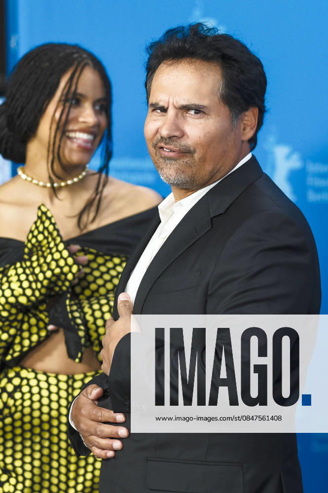 Zazie Beetz und Michael Pena beim Photocall zum Kinofilm Good Luck, Have Fun, Don t Die auf der Berlinale 2026 76. Internationale Filmfestspiele Berlin im Hotel Grand Hyatt. Berlin
