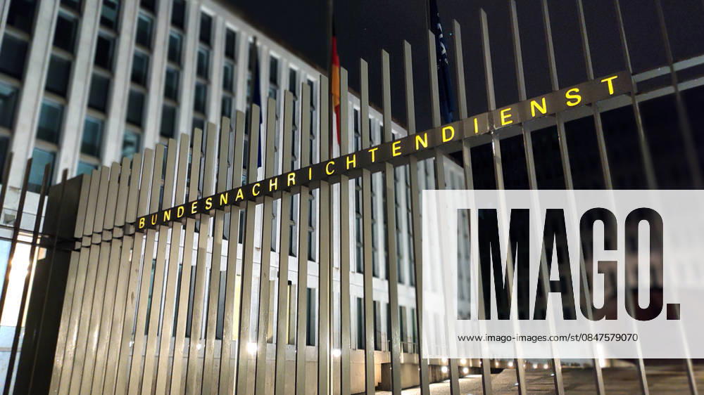 Berlin - Deutschland. Bundesnachrichtendienst am Abend.