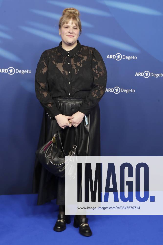 Stefanie Reinsperger, bei der ARD BLUE HOUR 2026, Party zur 76. Internationalen Filmfestspiele Berlin, Berlinale, im Telegraphenamt in Berlin, Roter Teppich,