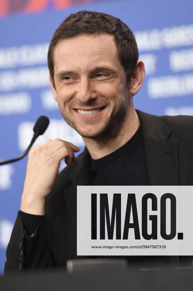 Jamie Bell bei der Pressekonferenz zum Kinofilm Rosebush Pruning auf der Berlinale 2026 76. Internationale Filmfestspiele Berlin im Hotel Grand Hyatt. Berlin