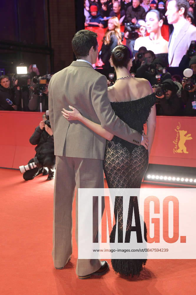 Callum Turner und Dua Lipa bei der Premiere des Kinofilms Rosebush Pruning auf der Berlinale 2026 76. Internationale Filmfestspiele Berlin im Berlinale Palast. Berlin