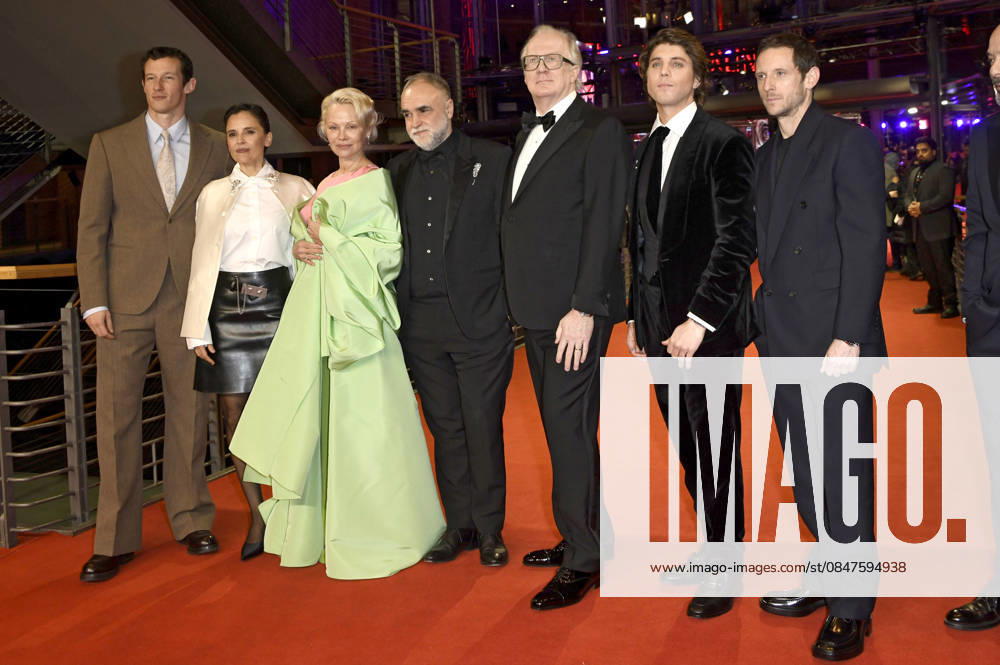 Callum Turner, Elena Anaya, Pamela Anderson, Karim Ainouz, Tracy Letts, Lukas Gage und Jamie Bell bei der Premiere des Kinofilms Rosebush Pruning auf der Berlinale 2026 76. Internationale Filmfestspiele Berlin im Berlinale Palast. Berlin