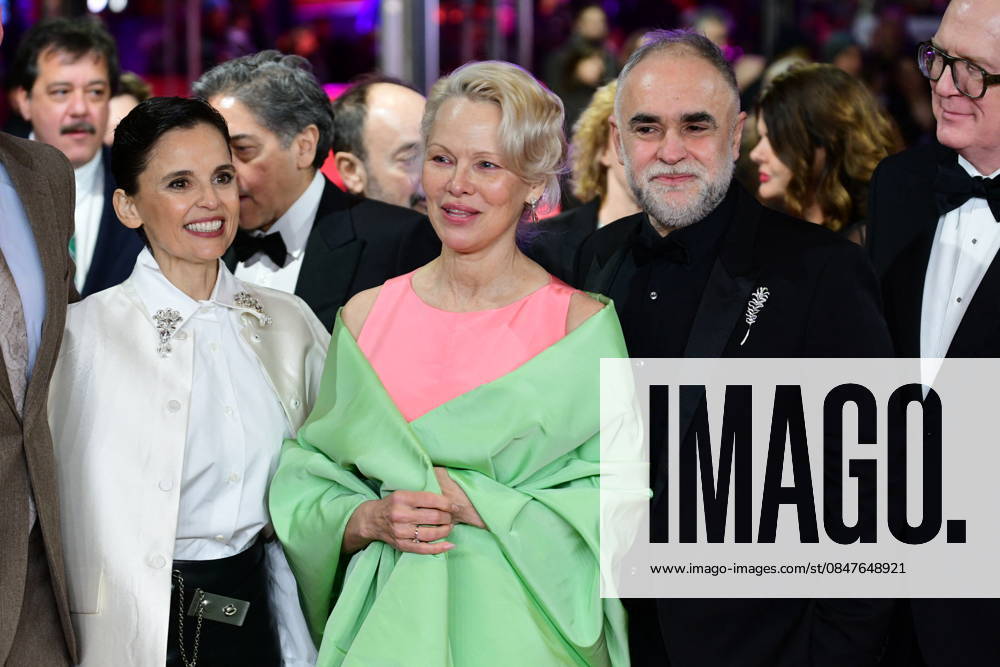 Elena Anaya, Pamela Anderson and Karim Aïnouz à la première du film Rosebush Pruning lors de la 76ème édition du festival international du film de Berlin La Berlinale 2026 , le 14 février 2026 Romain Doucelin Bestimage Celebrities attend the premiere of Rosebush Pruning during the 76th Berlinale, Berlin International Film Festival, at the Berlinale Palast, on February 14, 2026 in Berlin, Germany Berlin Allemagne