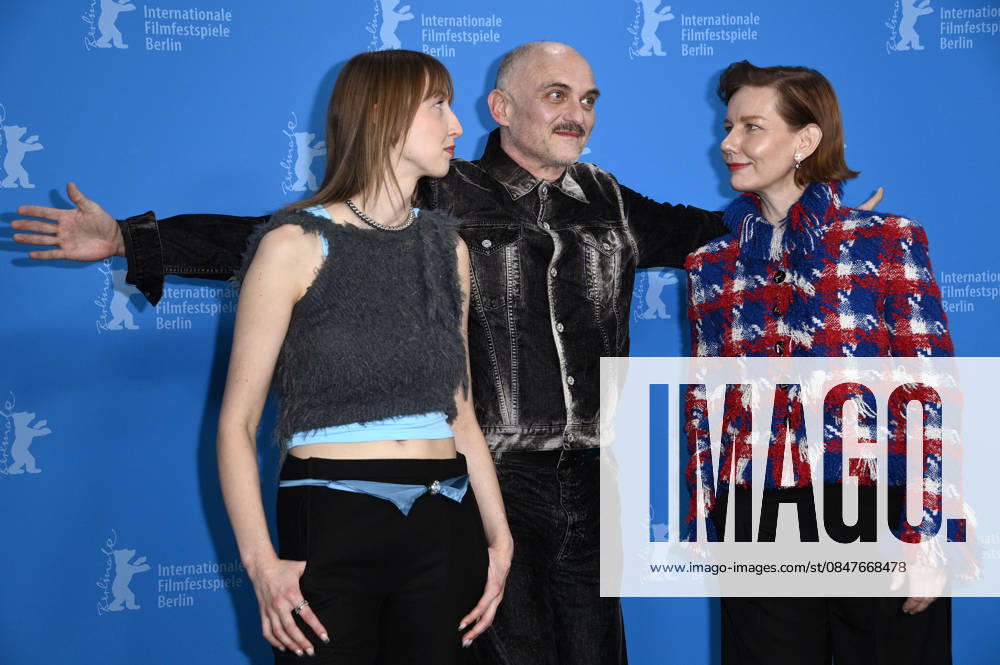 Caro Braun, Markus Schleinzer und Sandra Hüller beim Photocall zum Kinofilm Rose auf der Berlinale 2026 76. Internationale Filmfestspiele Berlin im Hotel Grand Hyatt. Berlin