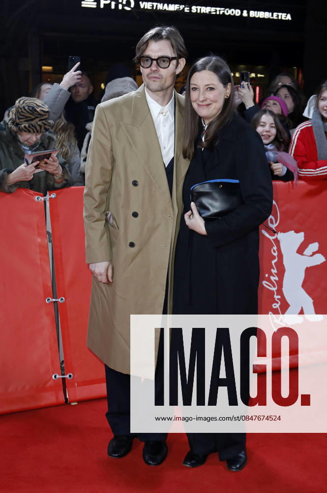 Sam Riley mit Ehemann Alexandra Maria Lara bei der Premiere der BBC-Serie Mint auf der Berlinale 2026 76. Internationale Filmfestspiele Berlin im Zoo Palast. Berlin