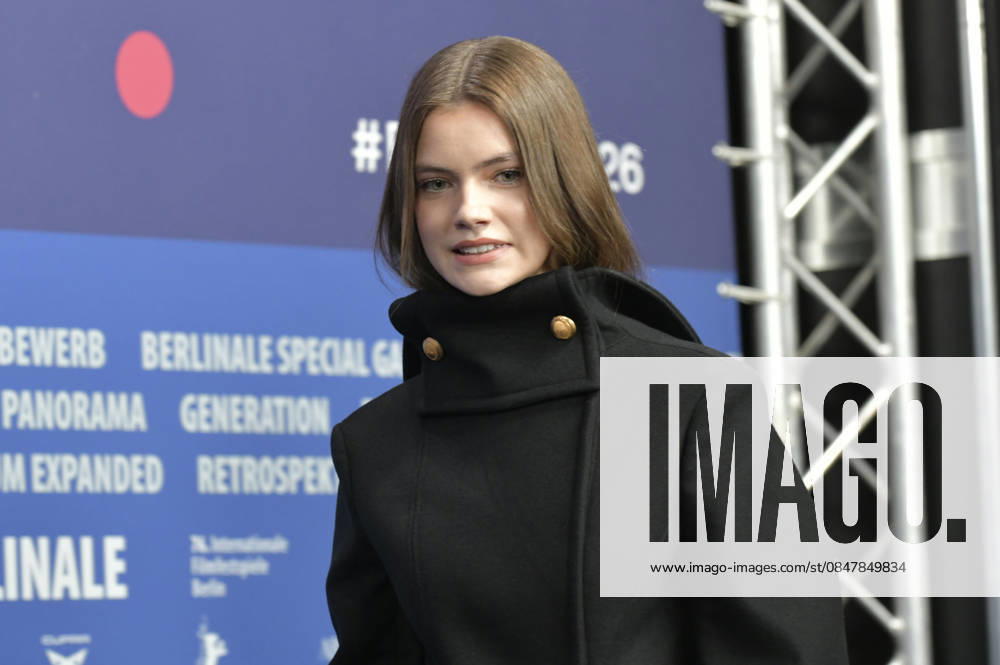 Florence Hunt bei der Pressekonferenz zum Kinofilm Queen at Sea auf der Berlinale 2026 76. Internationale Filmfestspiele Berlin im Hotel Grand Hyatt. Berlin