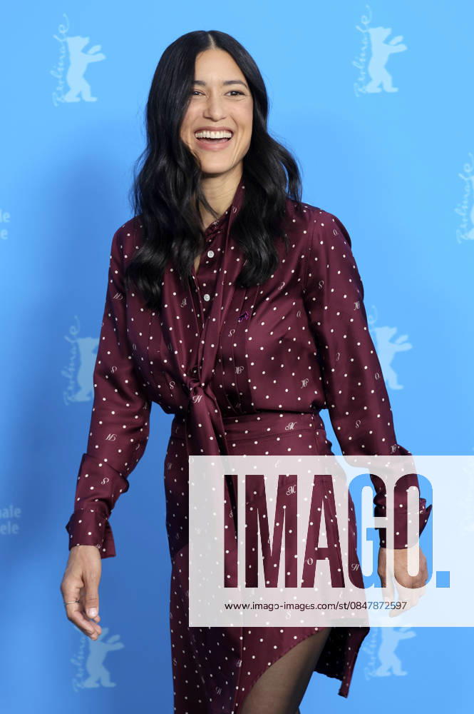 Julia Jones beim Photocall zum Kinofilm The Weight auf der Berlinale 2026 76. Internationale Filmfestspiele Berlin im Hotel Grand Hyatt. Berlin