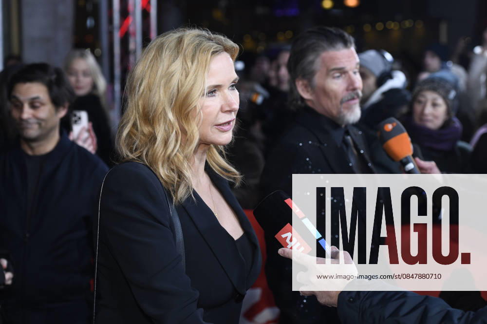 Veronica Ferres und Ethan Hawke bei der Premiere des Kinofilms The Weight The Weight - Goldrausch auf der Berlinale 2026 76. Internationale Filmfestspiele Berlin im Zoo Palast. Berlin