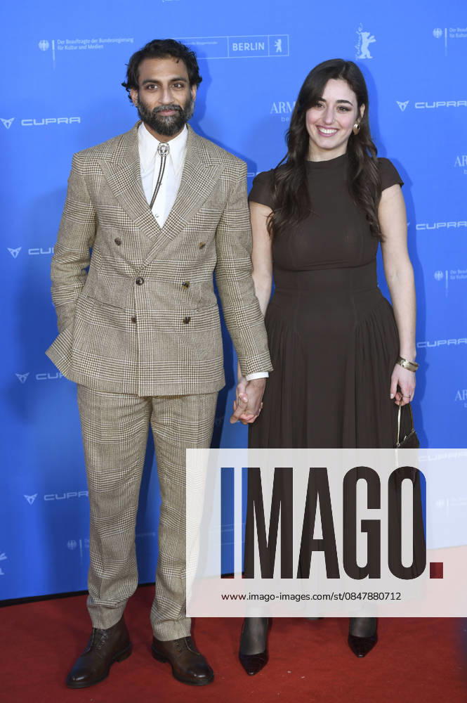Avi Nash mit Begleitung bei der Premiere des Kinofilms The Weight The Weight - Goldrausch auf der Berlinale 2026 76. Internationale Filmfestspiele Berlin im Zoo Palast. Berlin