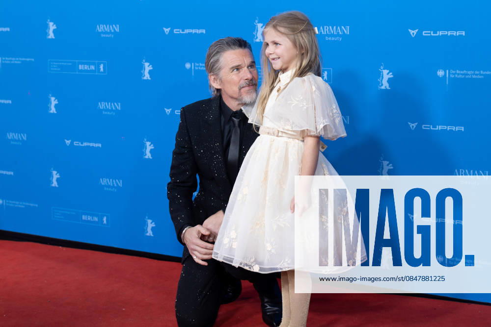 The Weight , Premiere auf der Berlinale, Berlin, 17.02.2026 Ethan Hawke and Avy Berry auf dem Roten Teppich vor der Premiere von The Weight bei der Berlinale im Zoo Palast am 17.02.2026. Die 76. Internationalen Filmfestspiele Berlin finden vom 12. bis 22. Februar 2026 statt. Berlin Zoo Palast