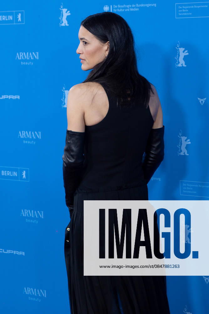 The Weight , Premiere auf der Berlinale, Berlin, 17.02.2026 Julia Jones auf dem Roten Teppich vor der Premiere von The Weight bei der Berlinale im Zoo Palast am 17.02.2026. Die 76. Internationalen Filmfestspiele Berlin finden vom 12. bis 22. Februar 2026 statt. Berlin Zoo Palast