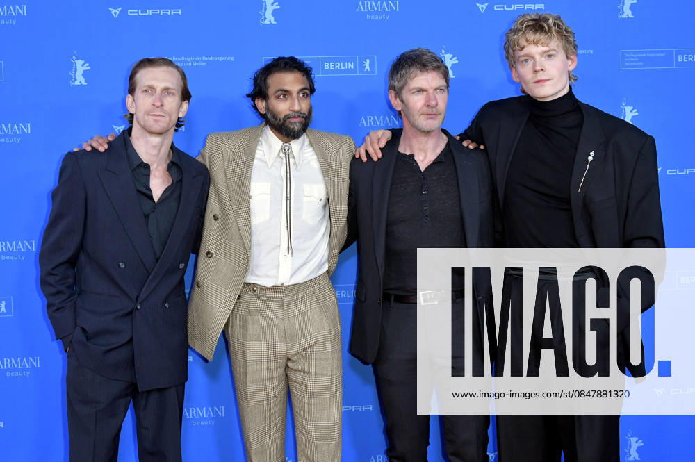 Austin Amelio, Avi Nash, Sam Hazeldine und Lucas Lynggaard Tonnesen bei der Premiere des Kinofilms The Weight The Weight - Goldrausch auf der Berlinale 2026 76. Internationale Filmfestspiele Berlin im Zoo Palast. Berlin