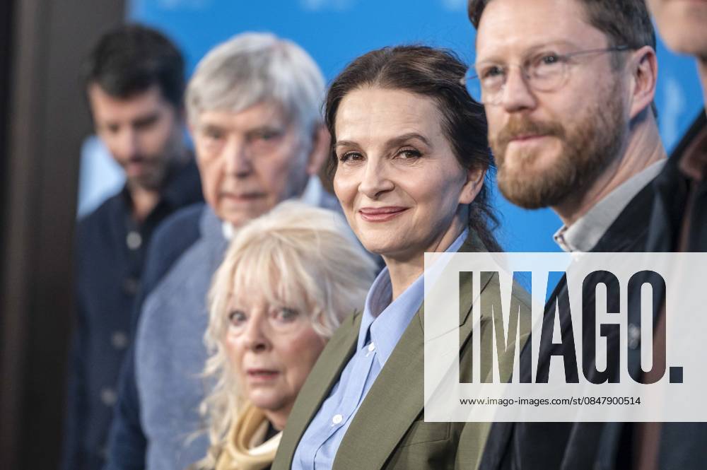Tom Courtenay, Anna Calder-Marshall und Juliette Binoche beim Photocall zum Wettbewerbs Films Queen at Sea auf der Berlinale 76. Internationale Filmfestspiele im Berlinale Palast am 17.02.2026 in Berlin Berlin Deutschland