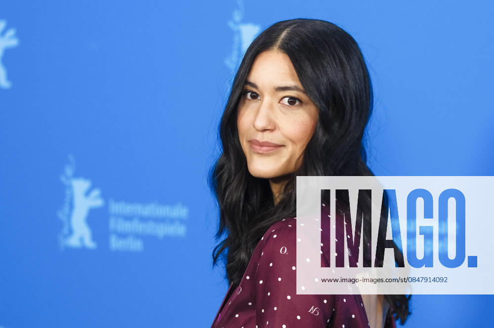 Julia Jones beim Photocall zum Kinofilm The Weight auf der Berlinale 2026 76. Internationale Filmfestspiele Berlin im Hotel Grand Hyatt. Berlin