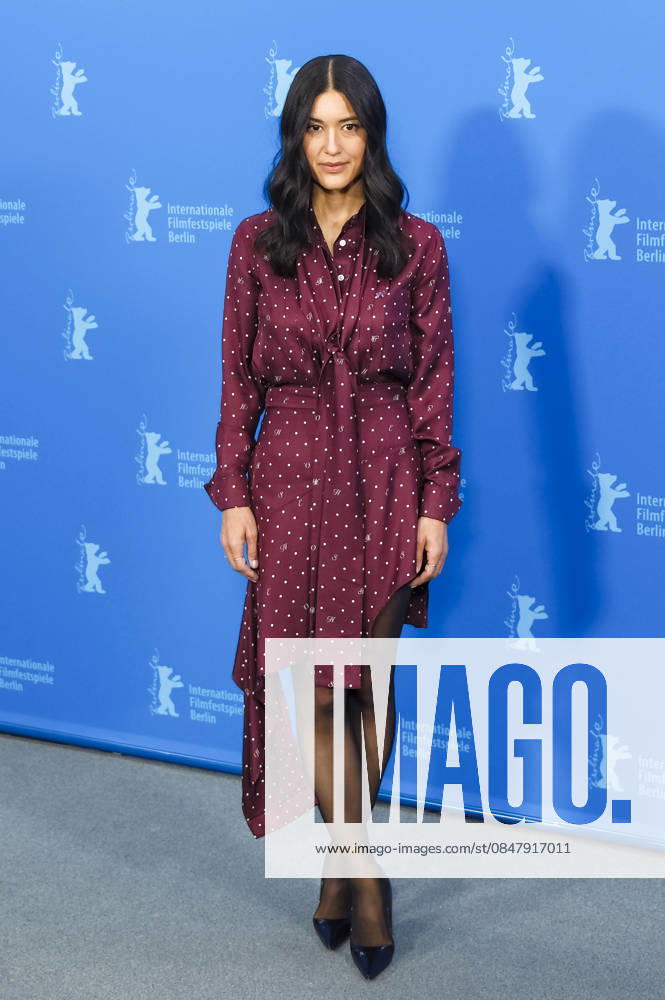Julia Jones beim Photocall zum Kinofilm The Weight auf der Berlinale 2026 76. Internationale Filmfestspiele Berlin im Hotel Grand Hyatt. Berlin