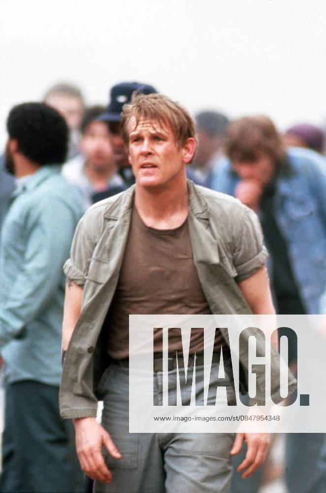 Archival Movie Set Stills June 15, 1987 - No Merchandising. Editorial Use Only. No Book Cover Usage....Weeds (1987). Nick Nolte..Weeds - 1987.