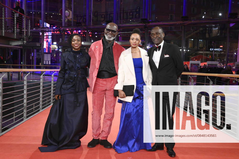 Achouackh Abakar Souleymane, Eriq Ebouaney, Maïmouna Miawama und Mahamat-Saleh Haroun bei der Premiere des Kinofilms Soumsoum, the Night of the Stars Soumsoum, la nuit des astres auf der Berlinale 2026 76. Internationale Filmfestspiele Berlin im Berlinale Palast. Berlin