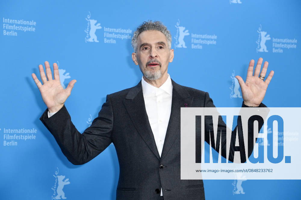 John Turturro beim Photocall zum Kinofilm The Only Living Pickpocket in New York auf der Berlinale 2026 76. Internationale Filmfestspiele Berlin im Hotel Grand Hyatt. Berlin