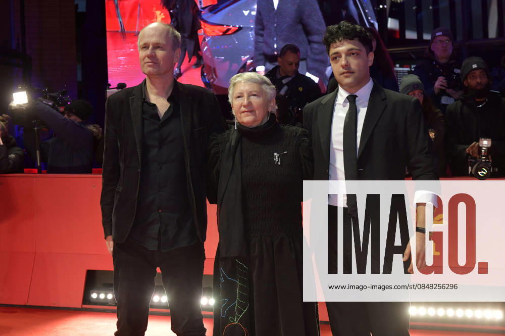 Stefan Grissemann, Gabriele Stötzer und Ameer Fakher Eldin bei der Closing Ceremony mit Preisverleihung auf der Berlinale 2026 76. Internationale Filmfestspiele Berlin im Berlinale Palast. Berlin