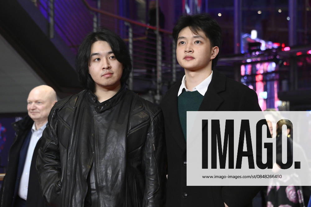 Jingkai Qu mit Begleitung bei der Closing Ceremony mit Preisverleihung auf der Berlinale 2026 76. Internationale Filmfestspiele Berlin im Berlinale Palast. Berlin
