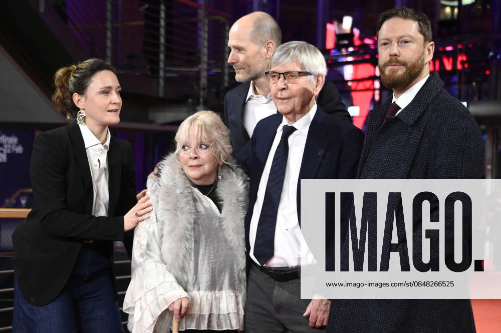 Gast, Anna Calder-Marshall, Lance Hammer, Tom Courtenay undTristan Goligher bei der Closing Ceremony mit Preisverleihung auf der Berlinale 2026 76. Internationale Filmfestspiele Berlin im Berlinale Palast. Berlin