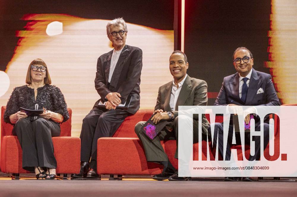 Abb Ewa PuszczyÅ ska, Wim Wenders, Reinaldo Marcus Green und Shivendra Singh Dungarpur Jury im Berlinale Palast bei der Berlinale 2026 Finale Abschlussveranstaltung und Preisverleihung der 76.Internationale Filmfestspiele Berlin am Samstag 21.02.2026 in Berlin Berlin Deutschland