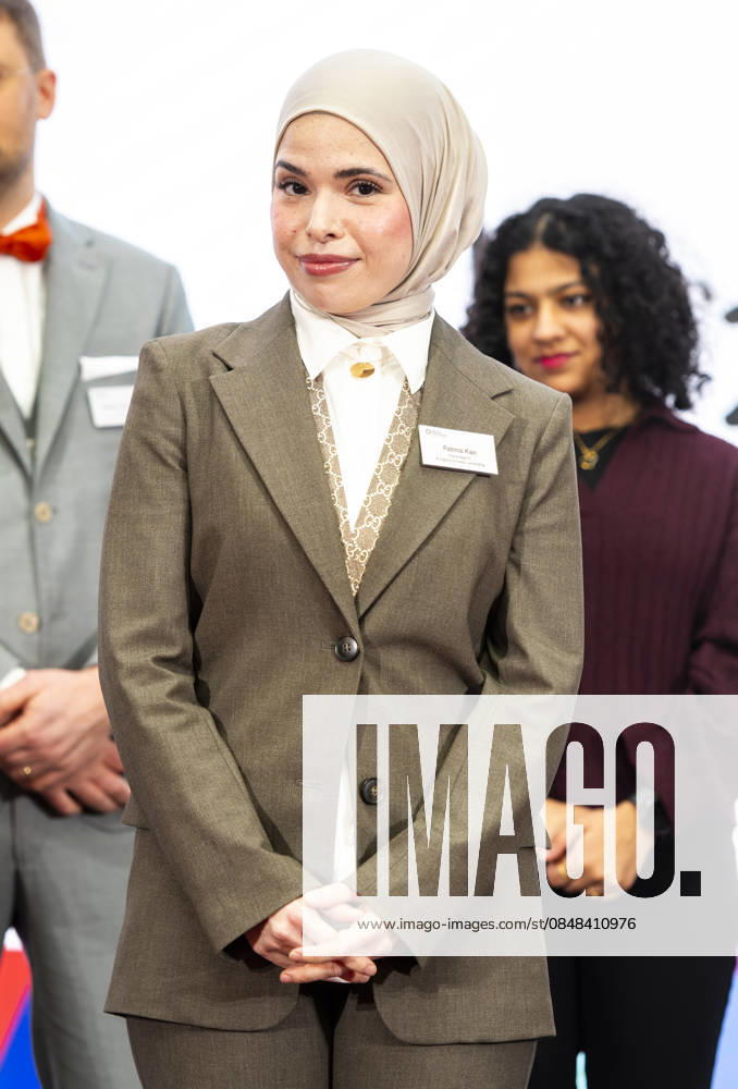 Fatma Kan - Deutscher Lehrkräftepreis 2025 EUR, Deutschland, Berlin, 23.02.2026: Preisträger beste Lehrerin ist Fatma Kan von der Quinoa Schule (integrierte Sekundarschule) Berlin. Preisverleihung des Deutscher Lehrkräftepreis 2025. Zehn Lehrkräfte, drei Schulleitungen und fünf Lehrkräfte-Teams aus zehn Bundesländern werden in dieser Wettbewerbsrunde für ihre herausragenden Leistungen ausgezeichnet: