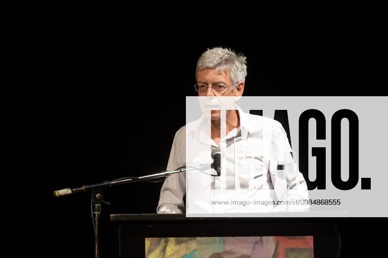 Dritter von vier Tagen zur Veranstaltungsreihe Ein Fest für Michael Köhlmeier im Rahmen der Salzkammergut Festwochen, im Stadttheater Gmunden. Dieses Bild zeigt den Moderator Bernhard Fetz. Bernhard Fetz ist ein österreichischer Literaturwissenschaftler und seit 2009 Direktor des Literaturarchivs an der Österreichischen Nationalbibliothek in Wien 2018 - Dritter von vier Tagen zur Veranstaltungsreihe Ein Fest für Michael Köhlmeier im Rahmen der Salzkammergut Festwochen, im Stadttheater Gmunden