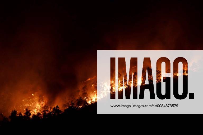 News The Plan Infoca will maintain throughout the night a device composed of more than 200 people to try to control the forest fire, in Almonaster la Real, Huelva, Andalucia, Spain, on 5 August 2018. 200 people work tonight in Almonaster to put out a fire !ACHTUNG: NUR REDAKTIONELLE NUTZUNG!