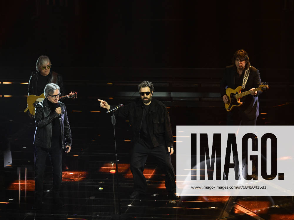 Sanremo, 76th Italian Song Festival. Fourth Night. Pictured: Tommaso Paradiso with Stadio.