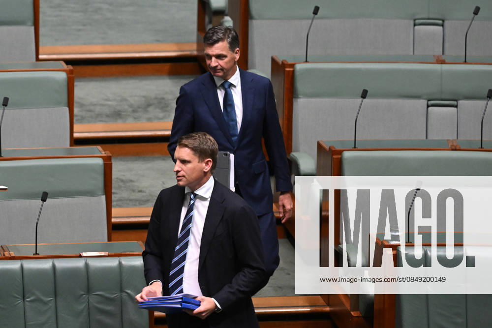 QUESTION TIME, Australian Opposition leader Angus Taylor and shadow Industry Minister Andrew Hastie arrive during Question Time in the House of Representatives at Parliament House in Canberra, Wednesday, March 2, 2026. ( NO ARCHIVING CANBERRA AUSTRALIAN CAPITAL TERRITORY AUSTRALIA