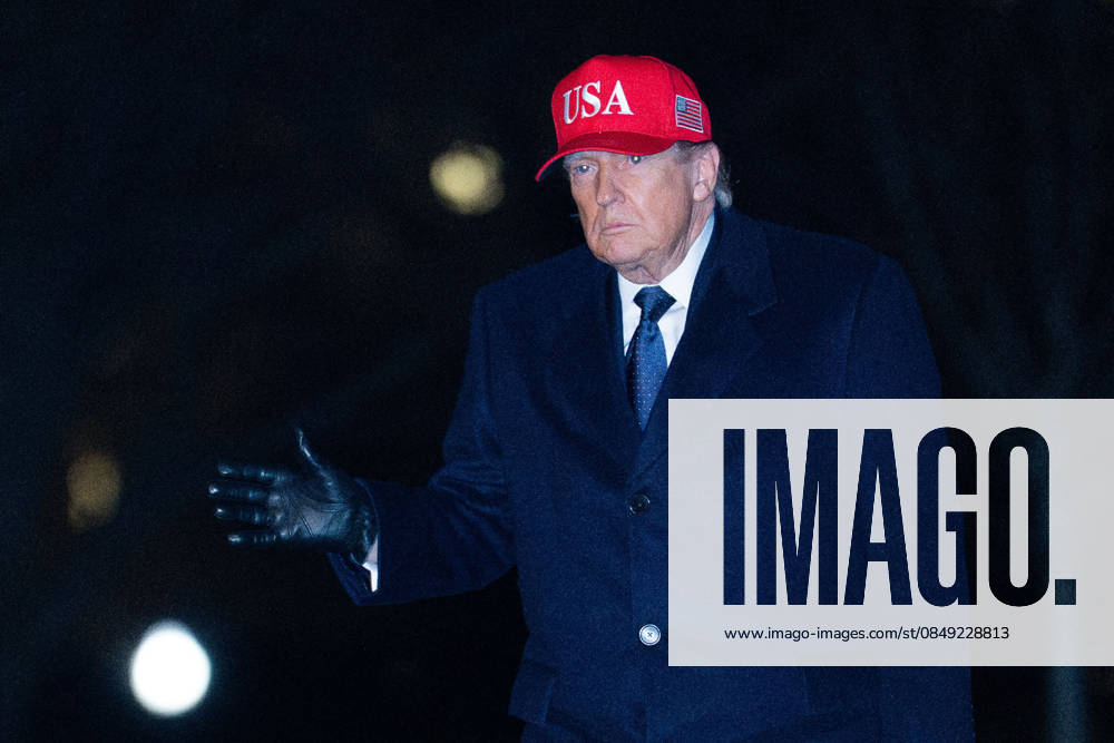 Donald Trump Returns to White House United States President Donald J Trump returns to the White House in Washington, DC, USA, on Sunday, March 1, 2026. CAP MPI RS RS MPI Washington District of Columbia United States